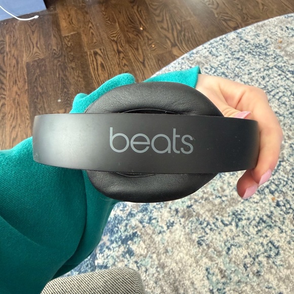 Beats by Dre Black and Red Over-Ear Headphones - Picture 2 of 4